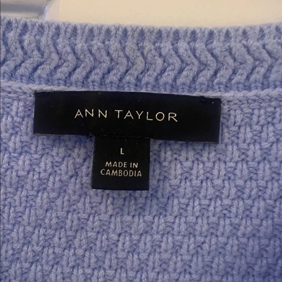 Ann Taylor hydrangea, blue button-down sweater size large - Picture 2 of 4